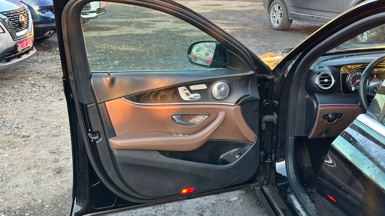 MERCEDES-BENZ E 300 4MATIC 2016