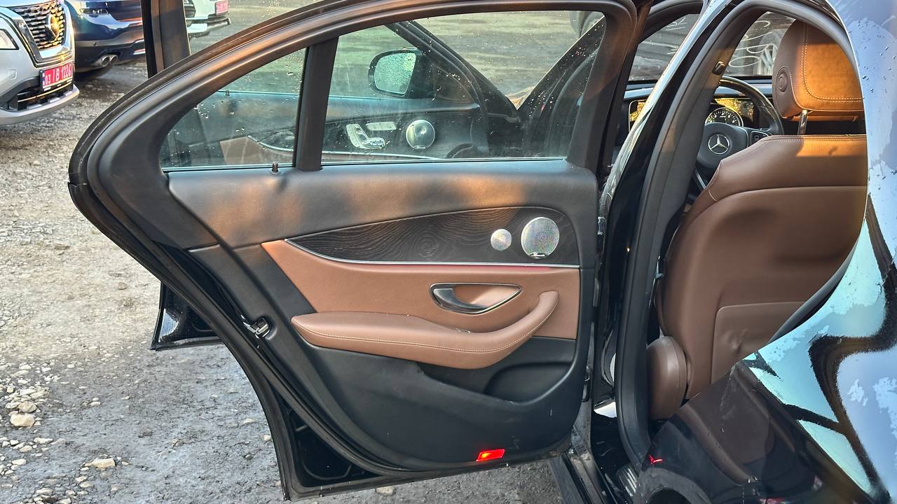 MERCEDES-BENZ E 300 4MATIC 2016