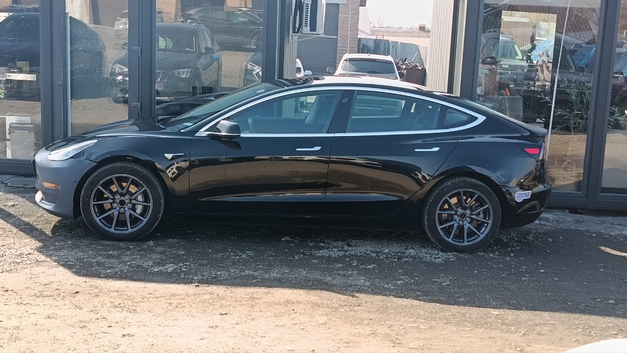 TESLA MODEL 3 MID RANGE 2018
