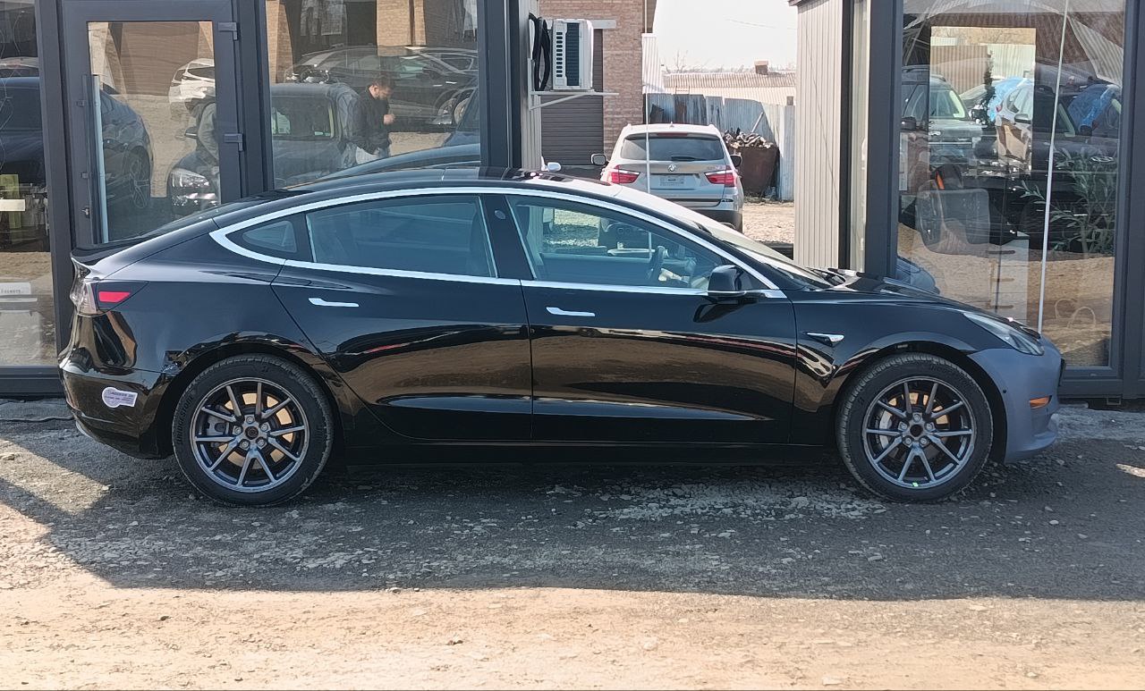 TESLA MODEL 3 MID RANGE 2018