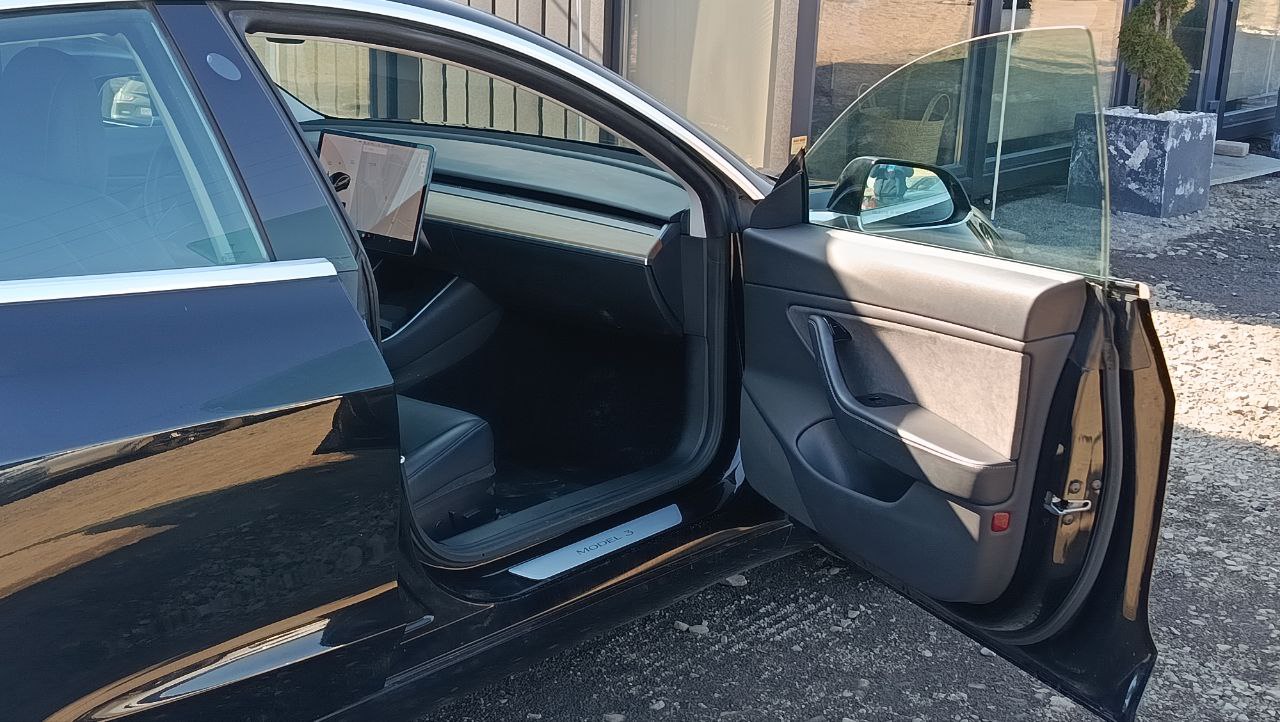 TESLA MODEL 3 MID RANGE 2018