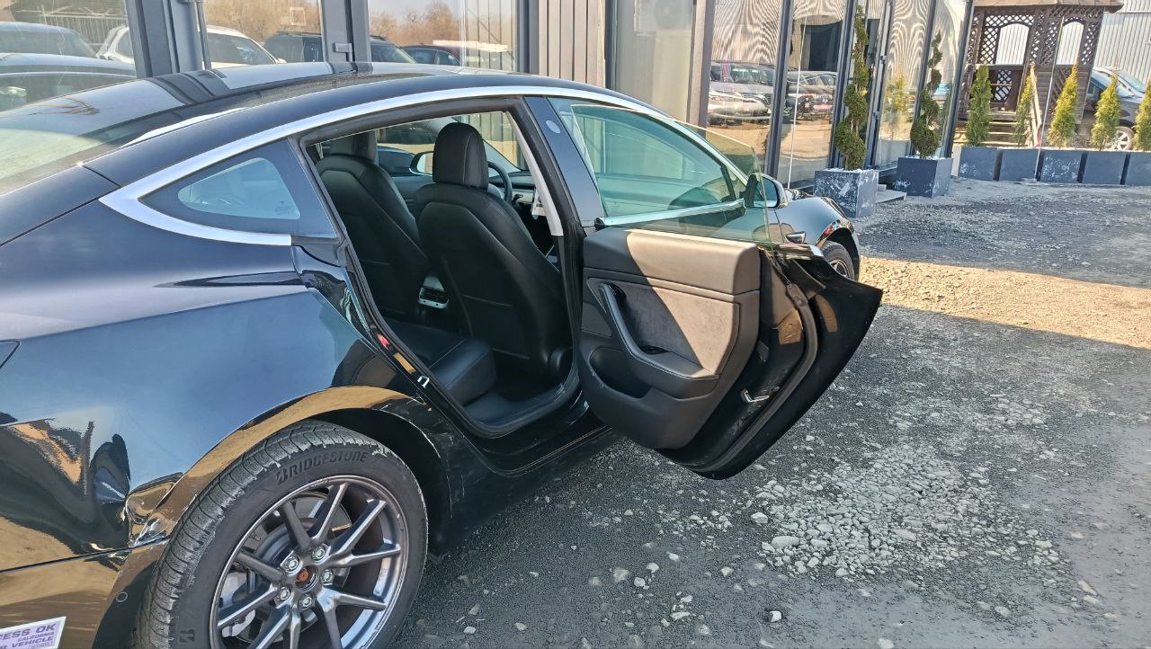 TESLA MODEL 3 MID RANGE 2018