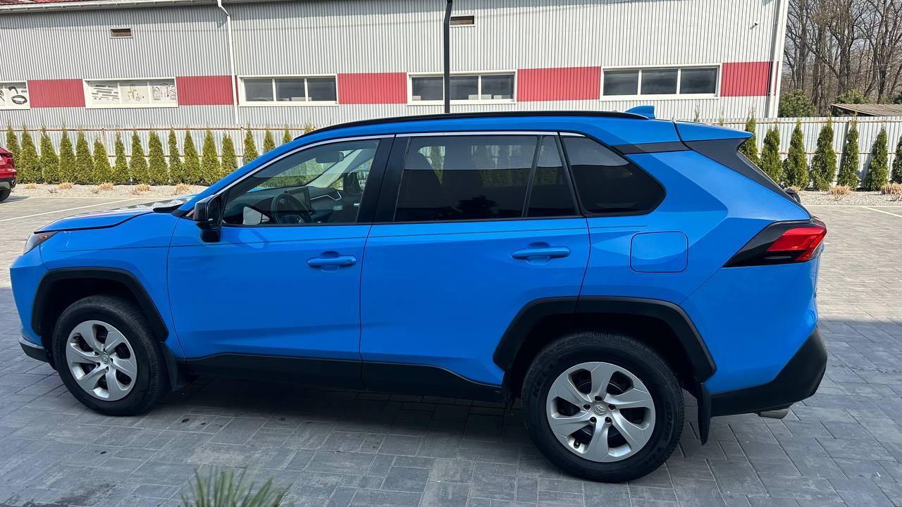 TOYOTA RAV4 LE 2020