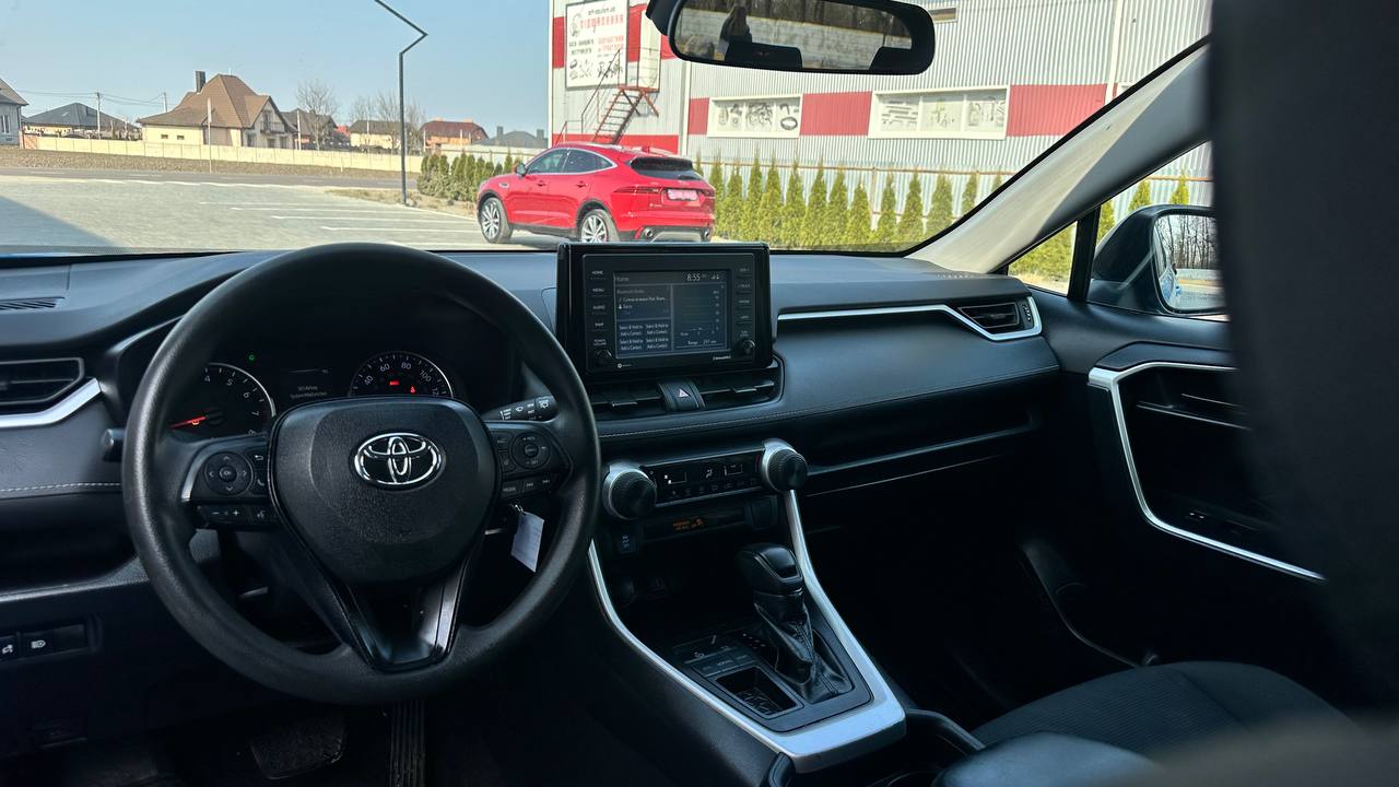 TOYOTA RAV4 LE 2020