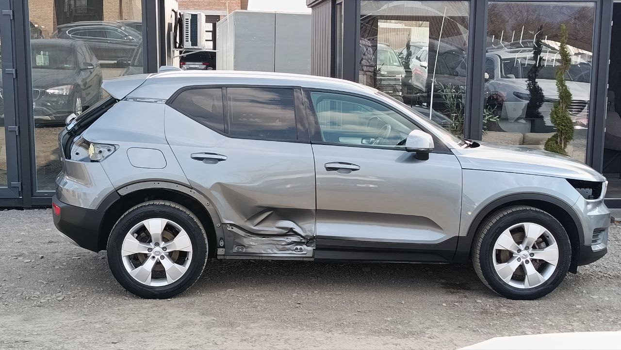 VOLVO XC40 T5 MOMENTUM 2018