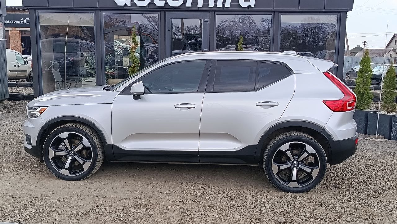 VOLVO XC40 T5 MOMENTUM 2019