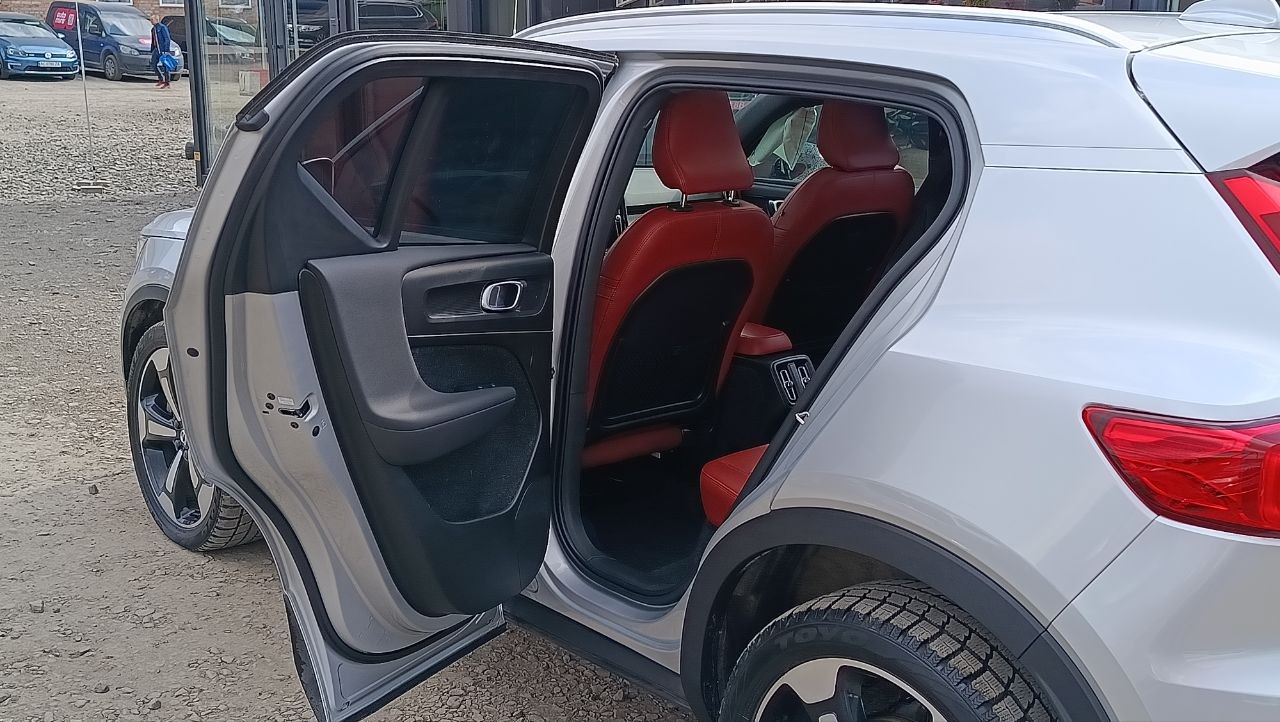 VOLVO XC40 T5 MOMENTUM 2019