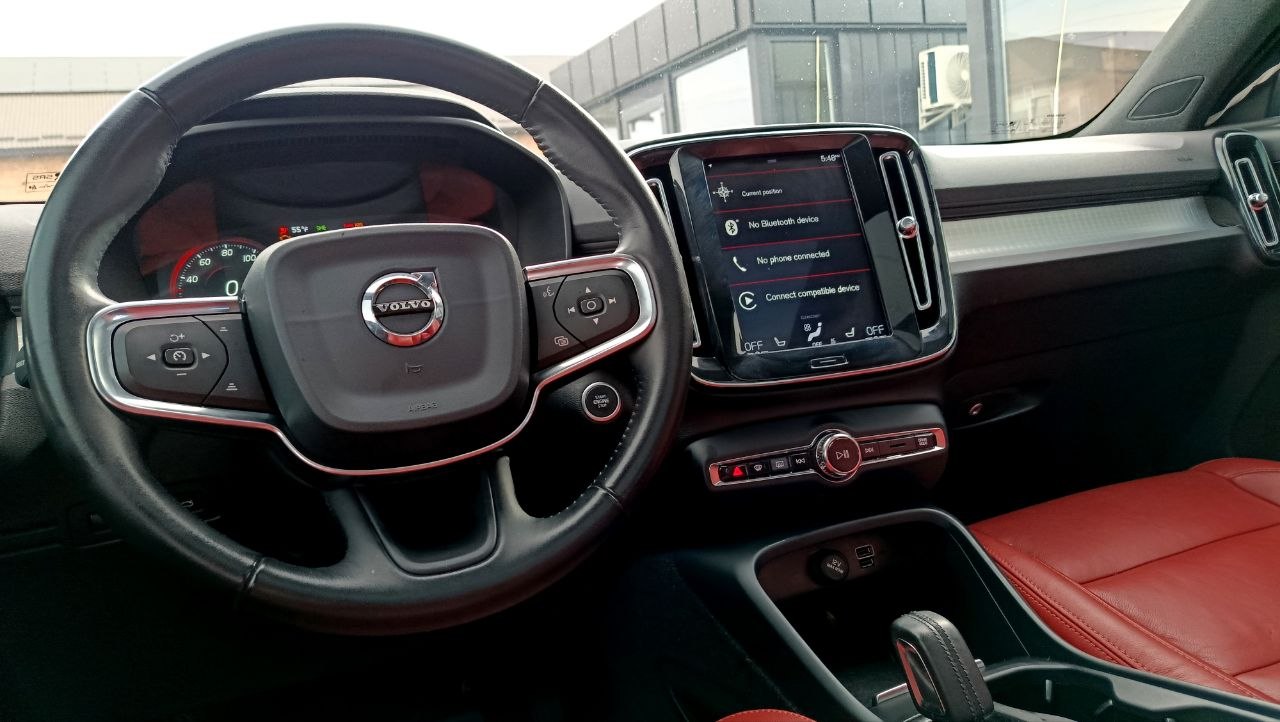 VOLVO XC40 T5 MOMENTUM 2019