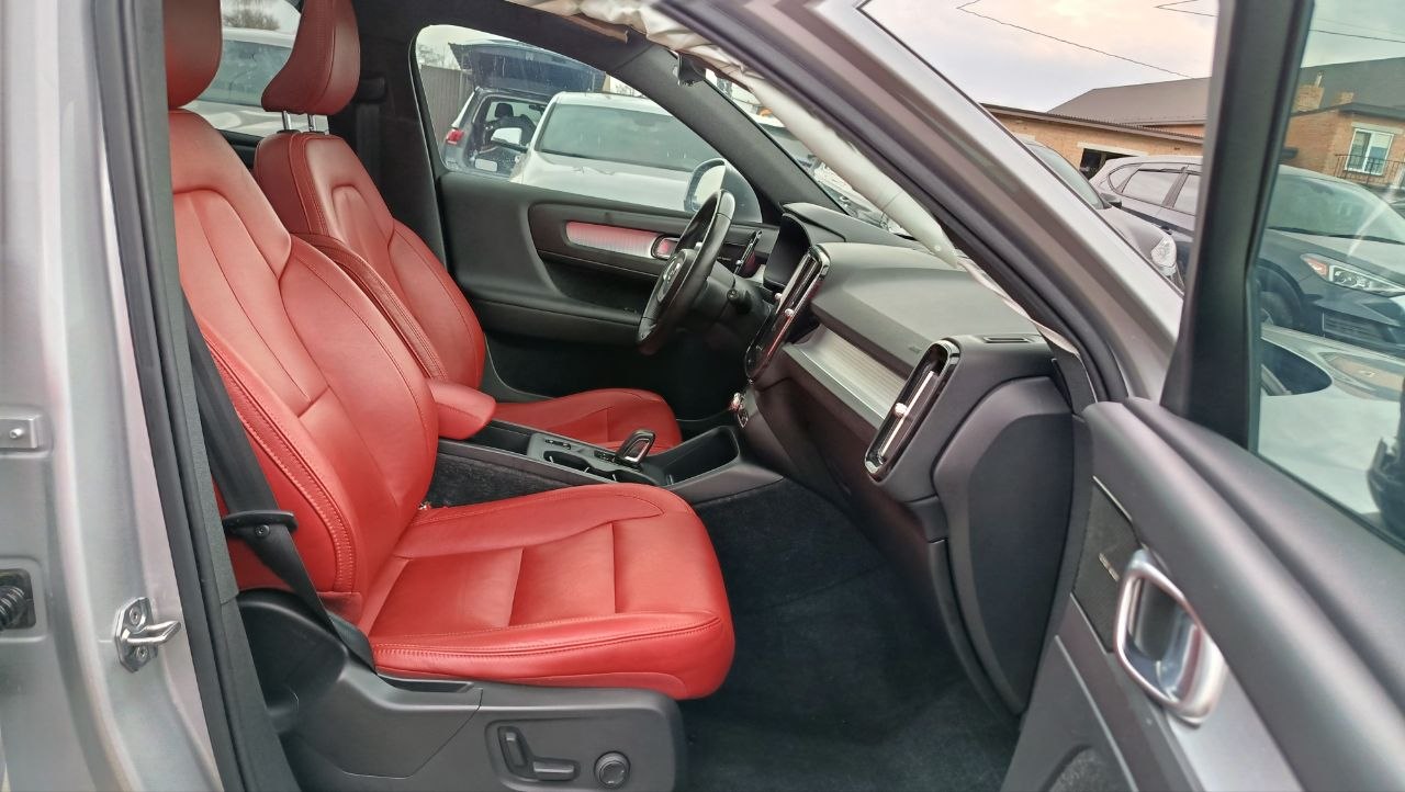 VOLVO XC40 T5 MOMENTUM 2019