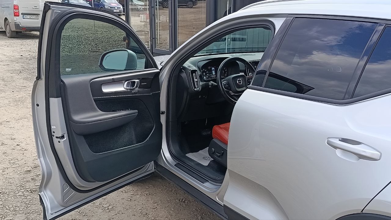 VOLVO XC40 T5 MOMENTUM 2019