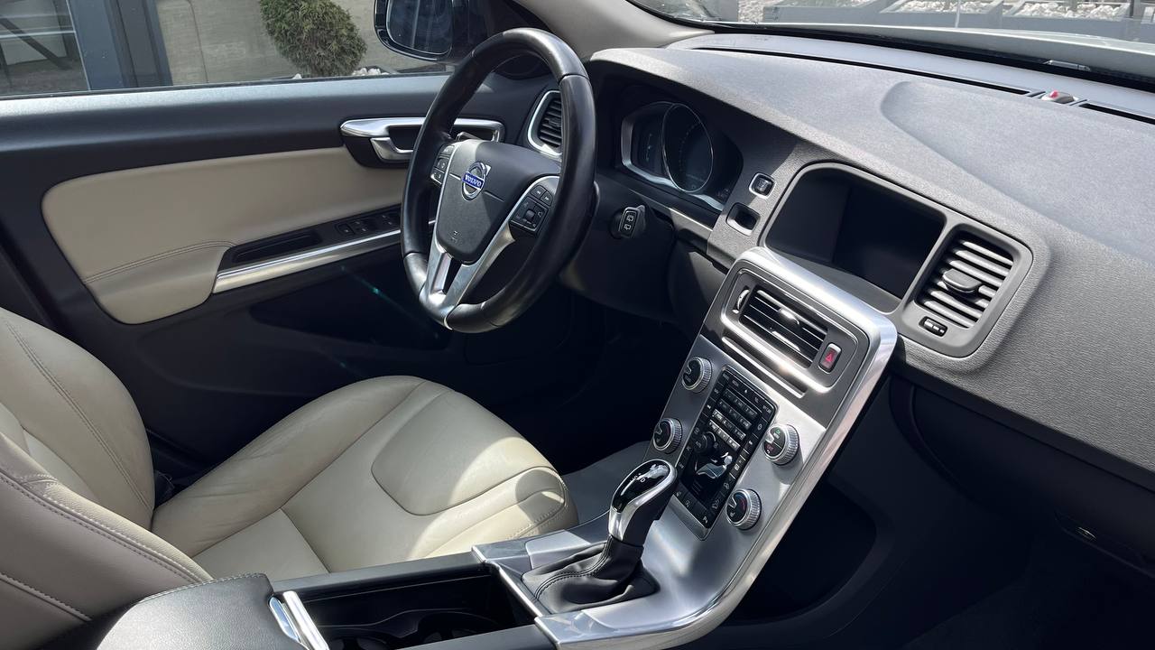 VOLVO V60 CROSS COUNTRY PREMIER 2016