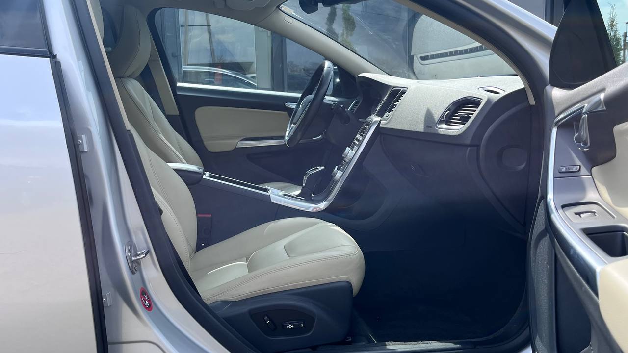 VOLVO V60 CROSS COUNTRY PREMIER 2016