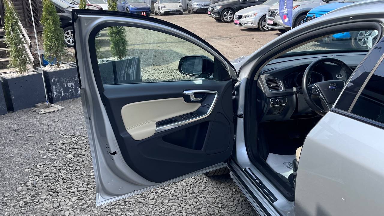 VOLVO V60 CROSS COUNTRY PREMIER 2016