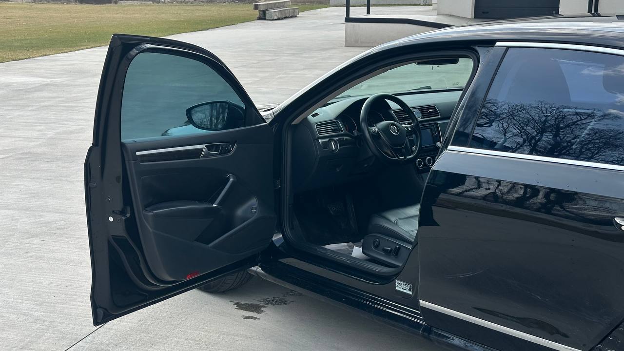 VOLKSWAGEN PASSAT SE 2015