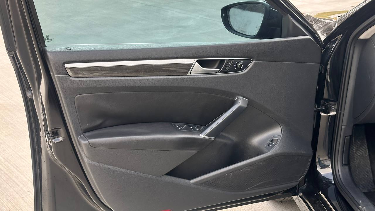 VOLKSWAGEN PASSAT SE 2015