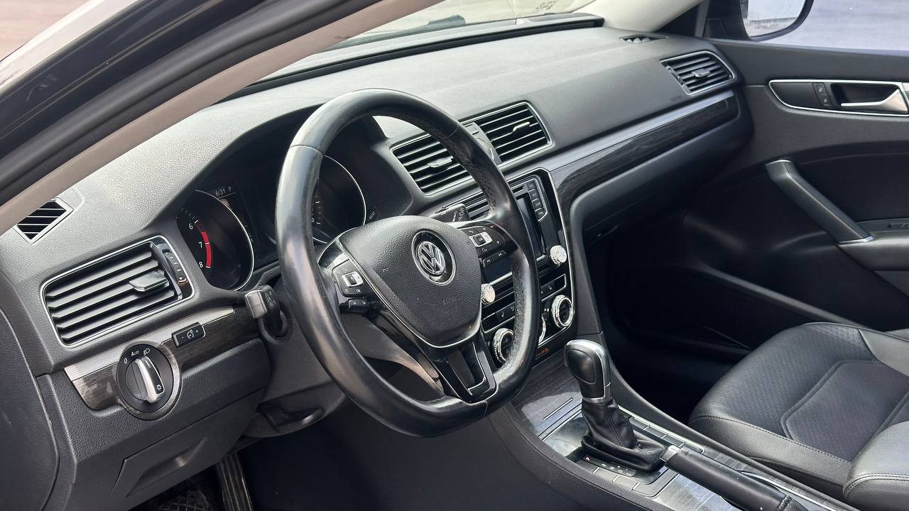 VOLKSWAGEN PASSAT SE 2015