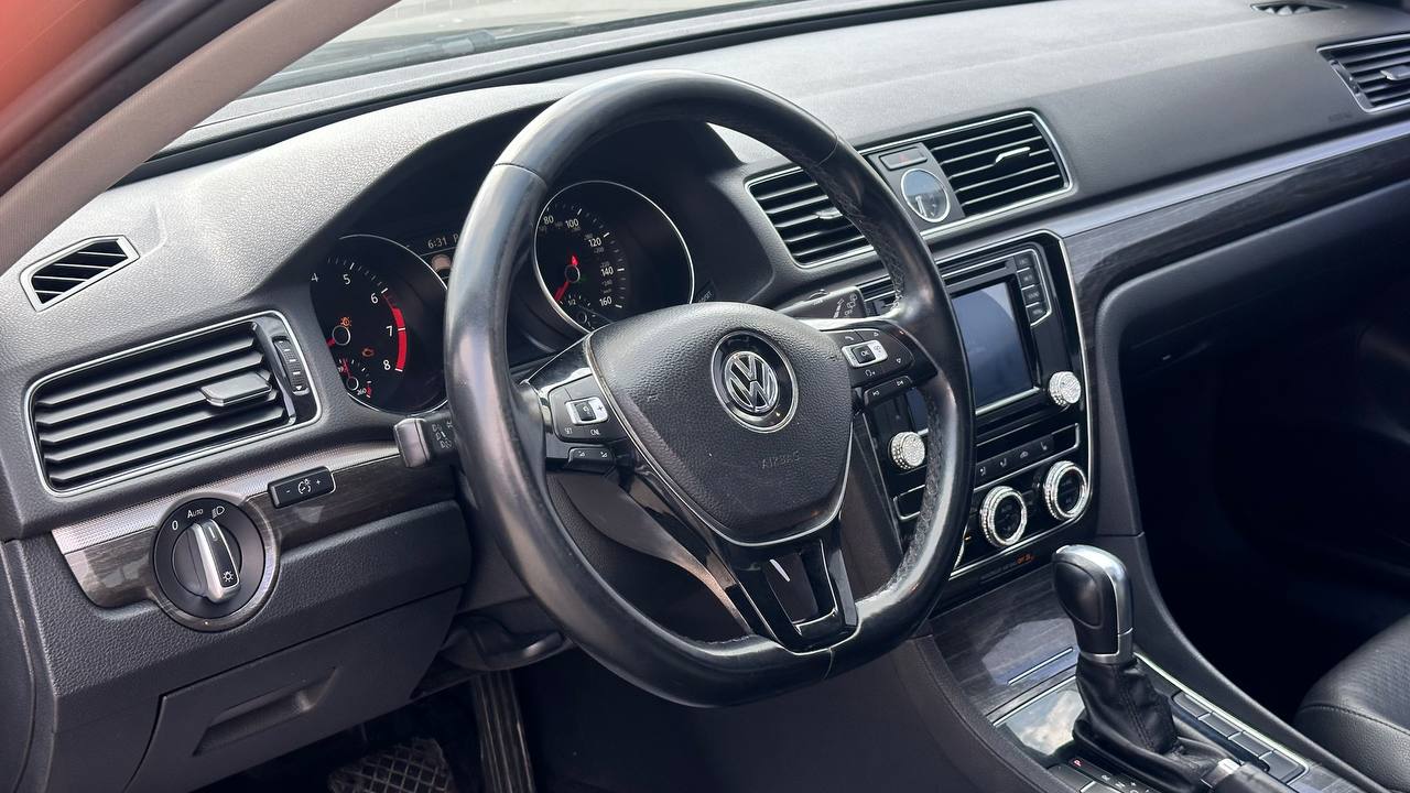 VOLKSWAGEN PASSAT SE 2015