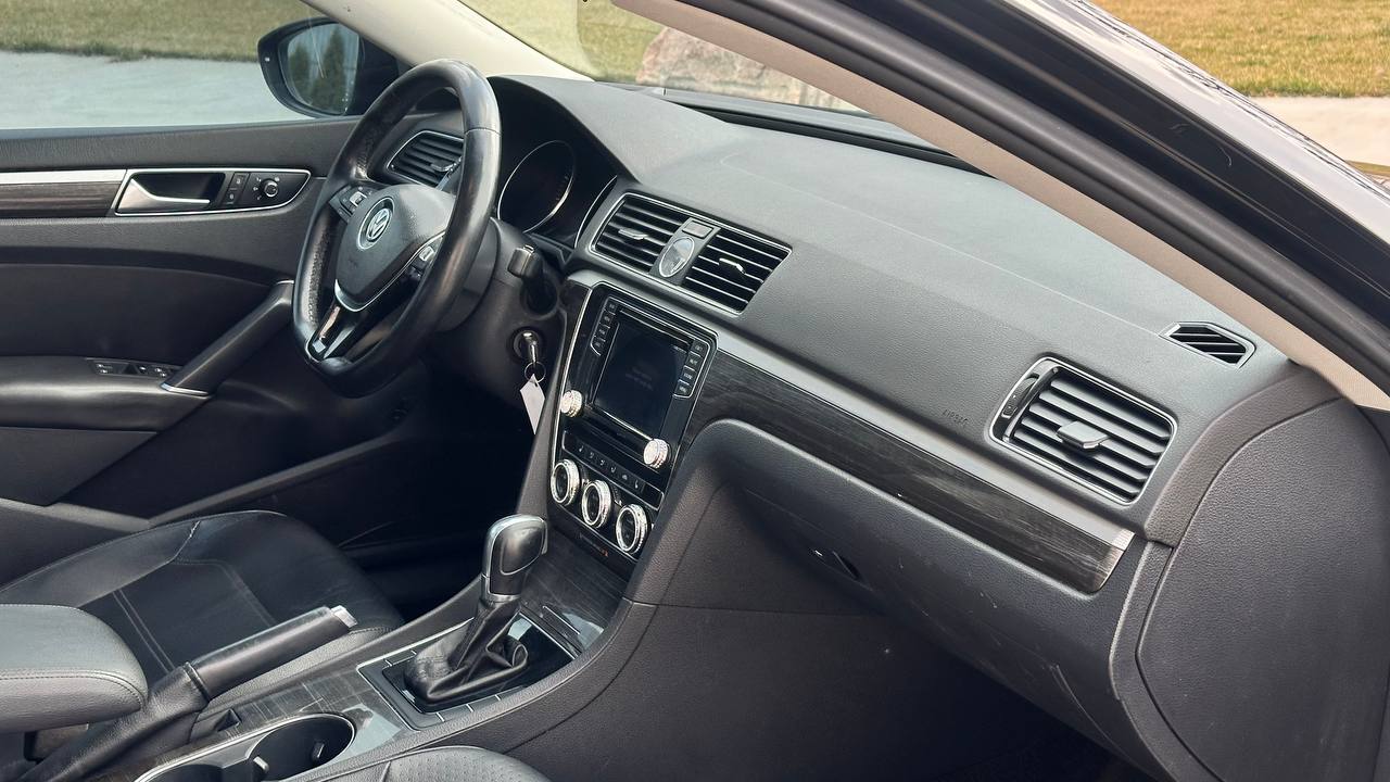 VOLKSWAGEN PASSAT SE 2015