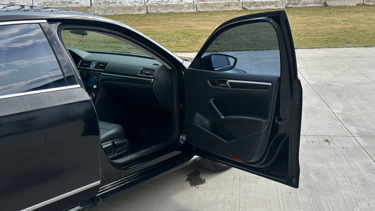 VOLKSWAGEN PASSAT SE 2015