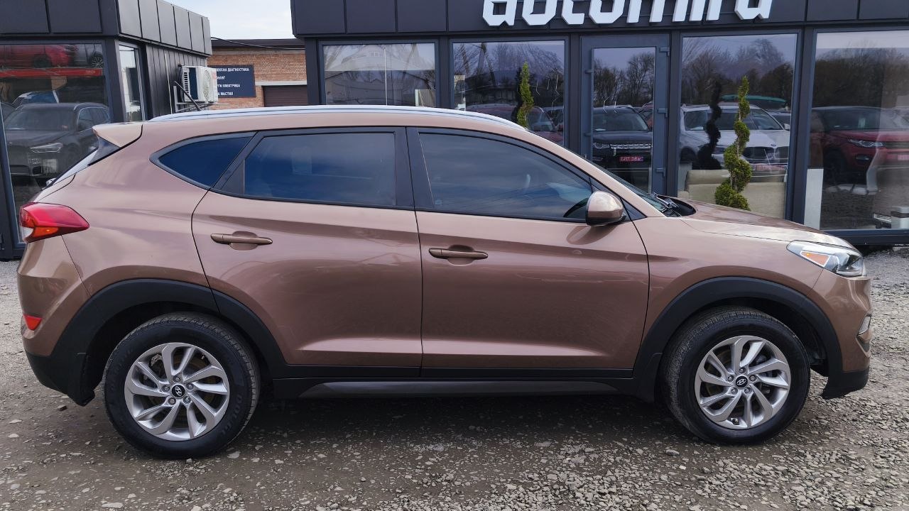 HYUNDAI TUCSON SE LIMITED 2016