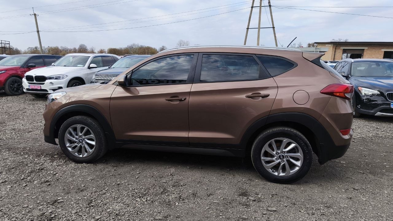 HYUNDAI TUCSON SE LIMITED 2016