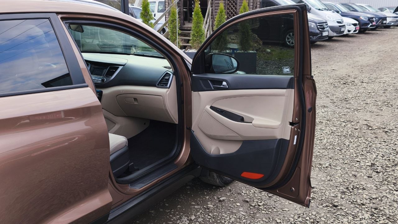 HYUNDAI TUCSON SE LIMITED 2016