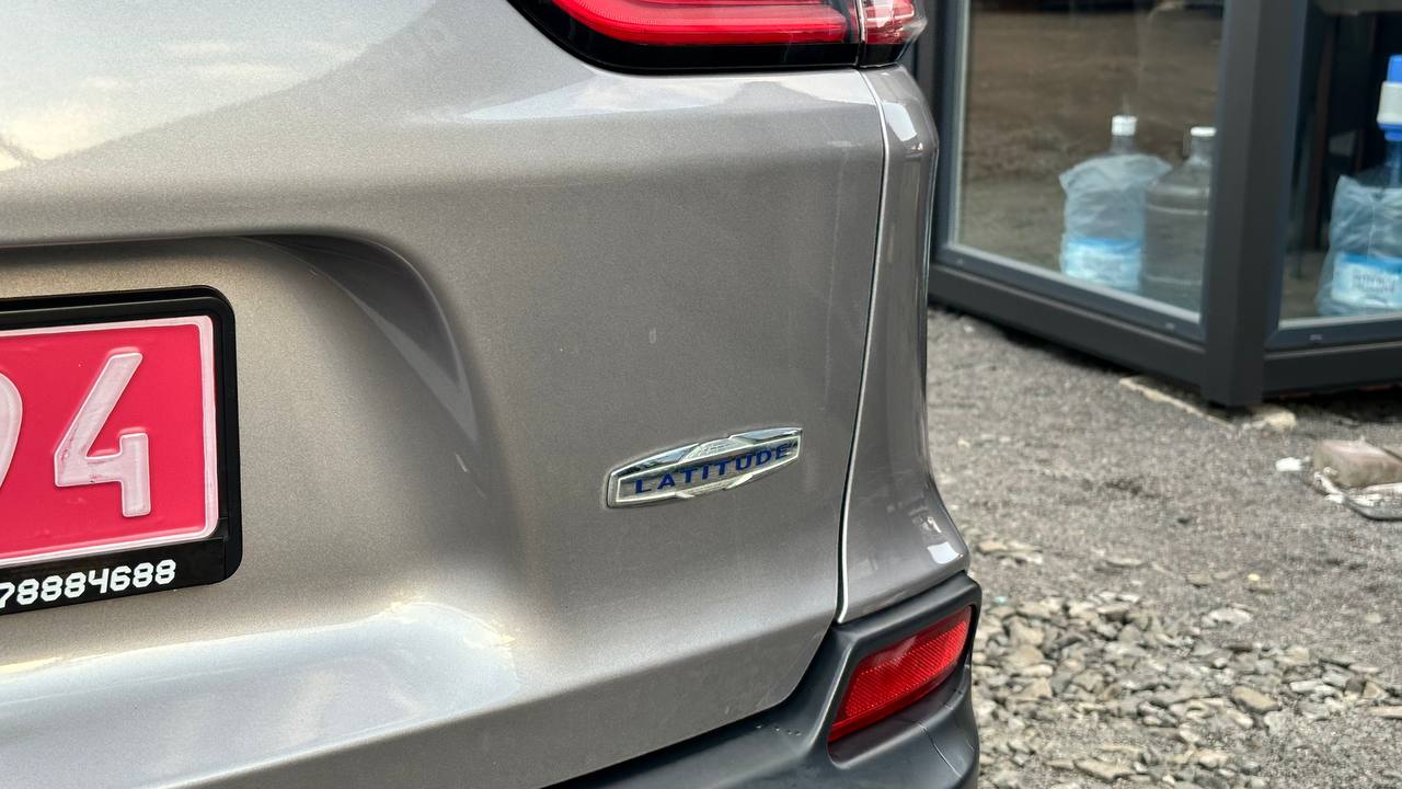 JEEP CHEROKEE LATITUDE PLUS 2019