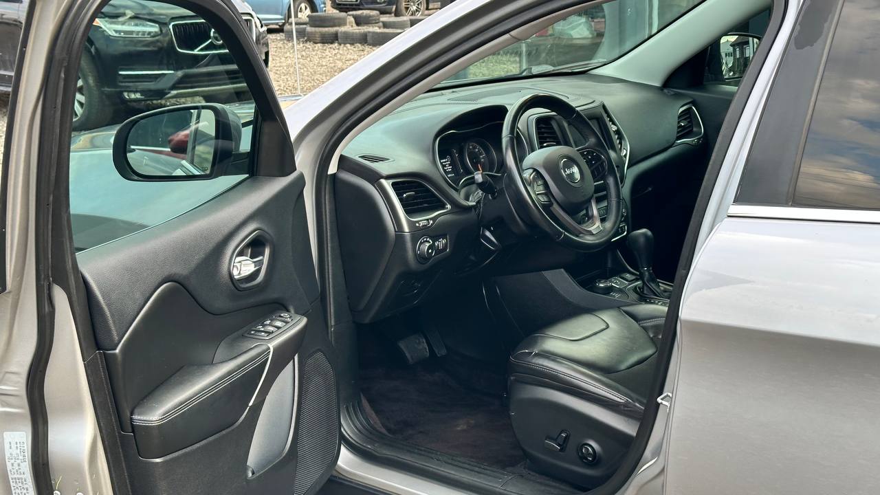 JEEP CHEROKEE LATITUDE PLUS 2019