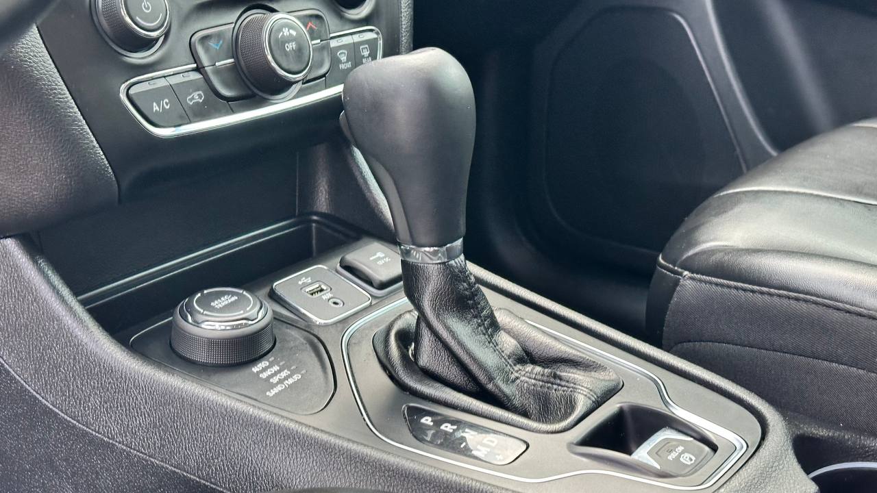 JEEP CHEROKEE LATITUDE PLUS 2019