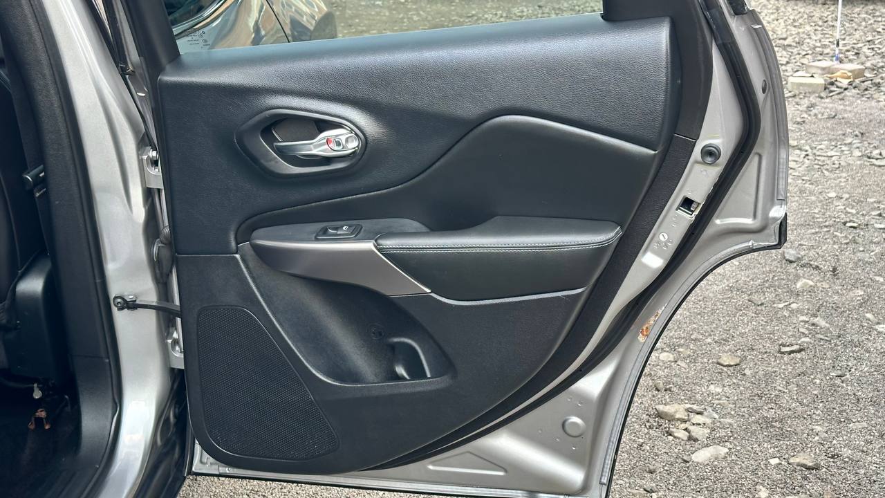 JEEP CHEROKEE LATITUDE PLUS 2019