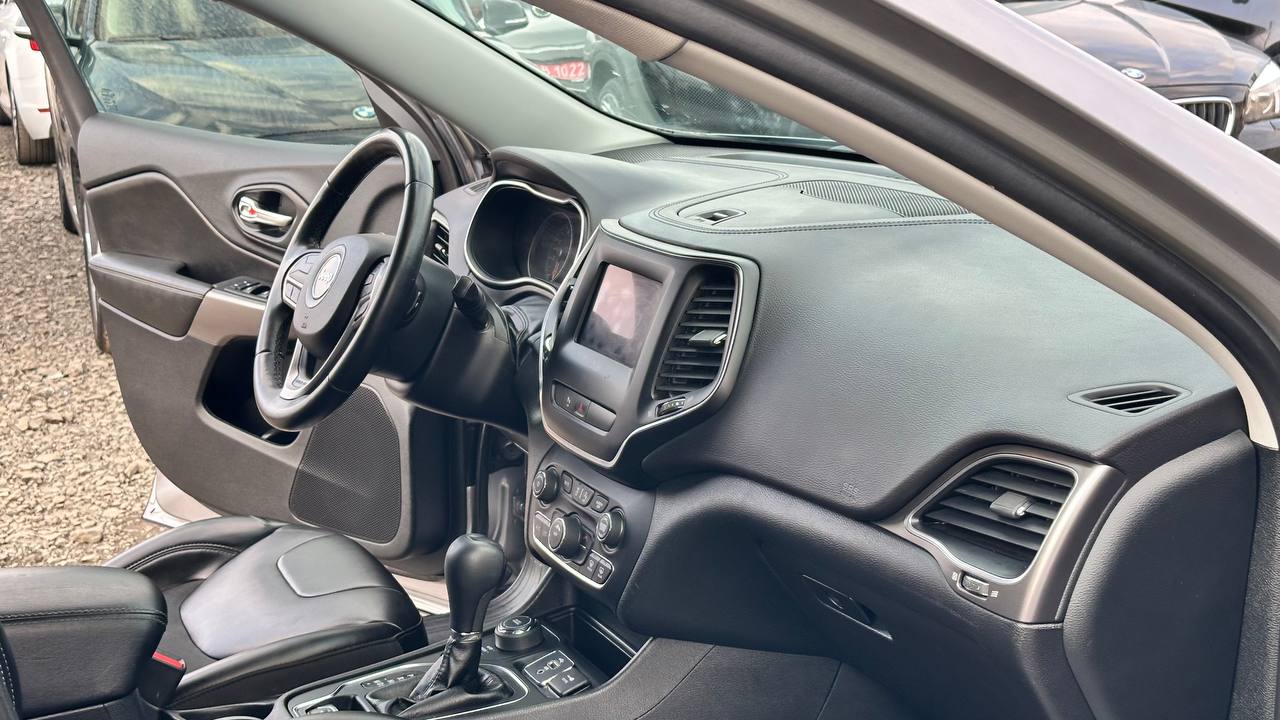 JEEP CHEROKEE LATITUDE PLUS 2019