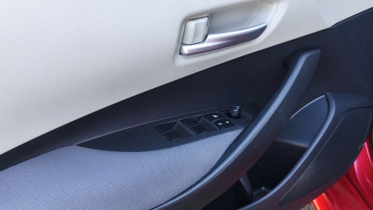 TOYOTA COROLLA LE 2019