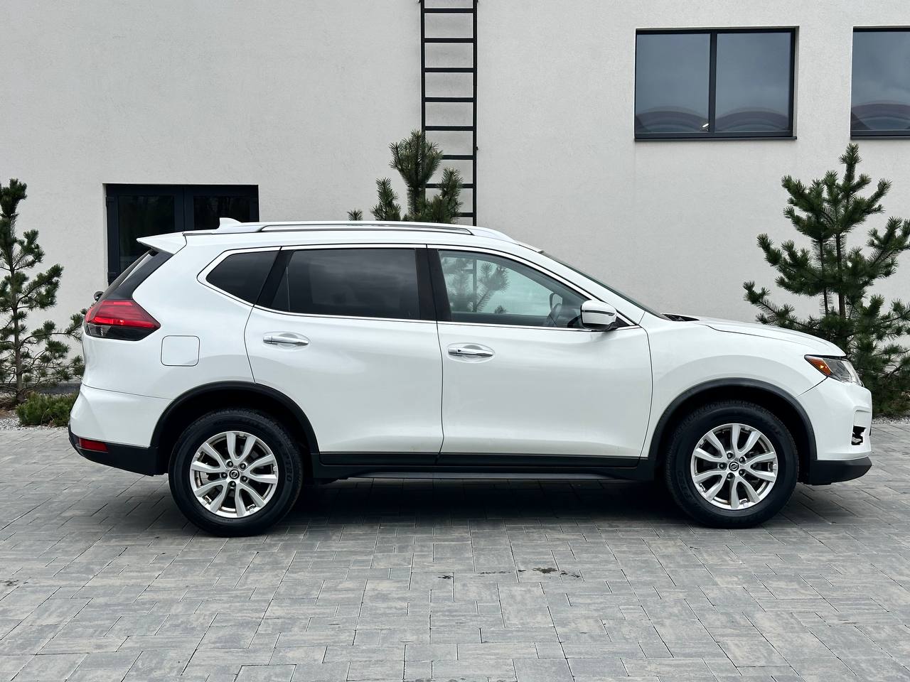 NISSAN ROGUE SV 2017