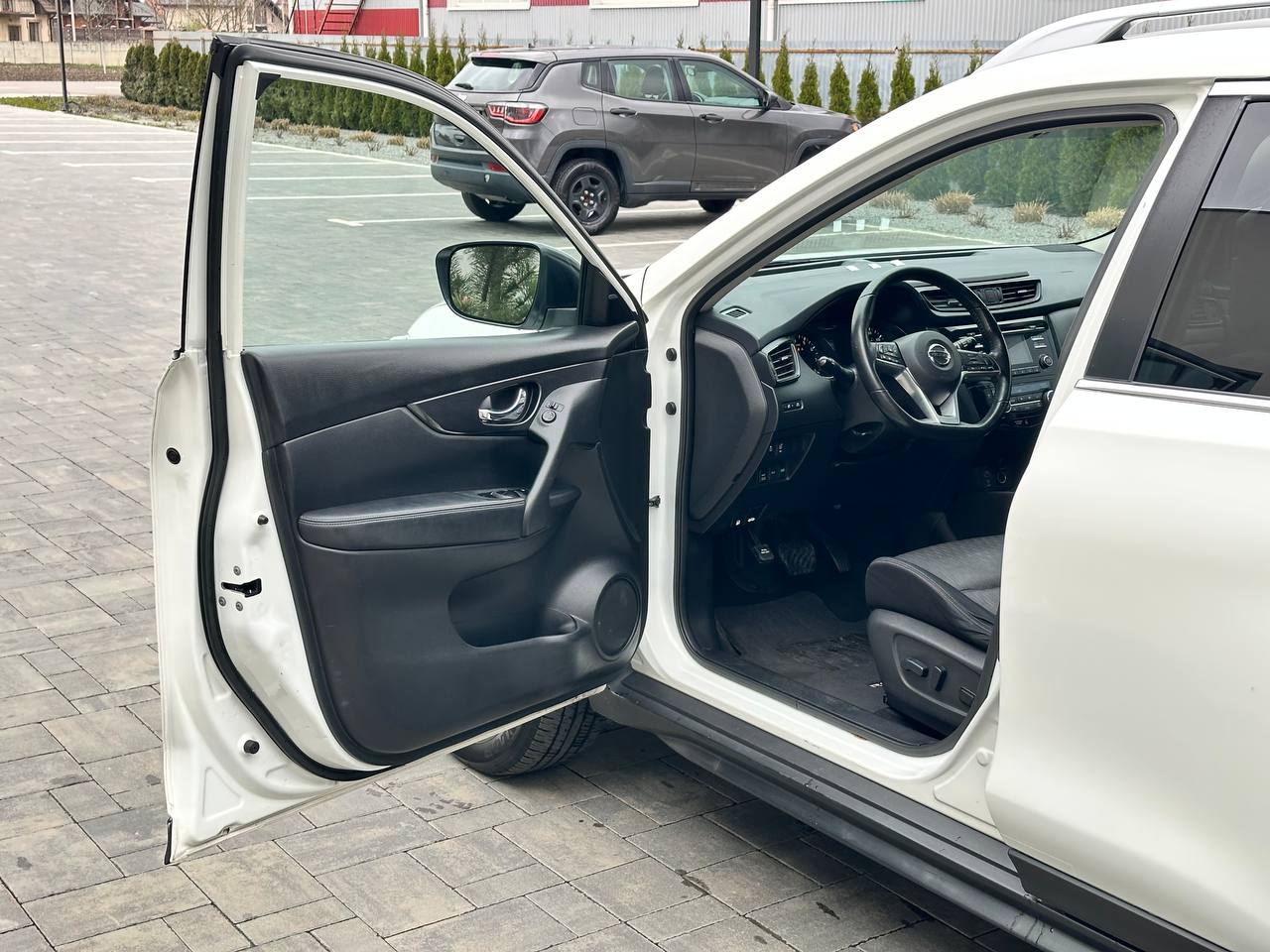 NISSAN ROGUE SV 2017