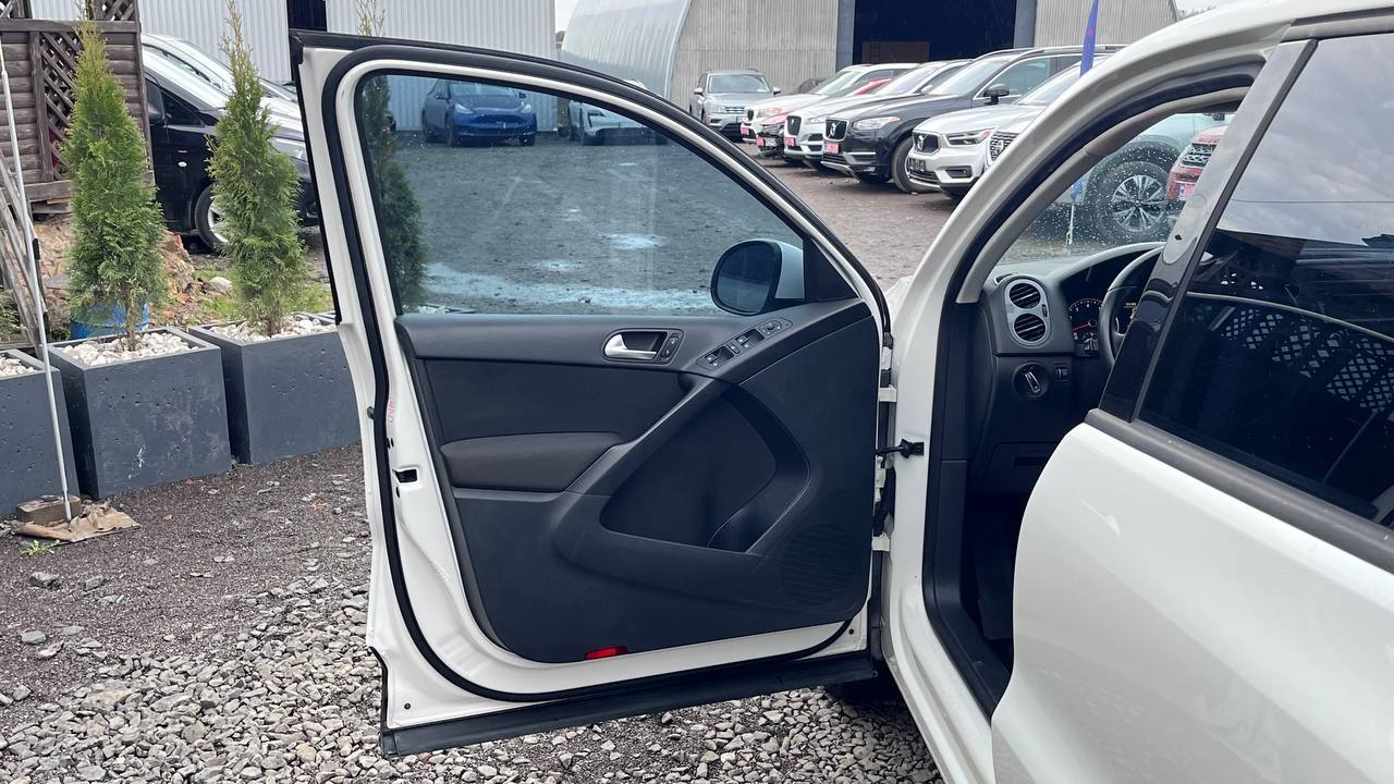 VOLKSWAGEN TIGUAN S 2013