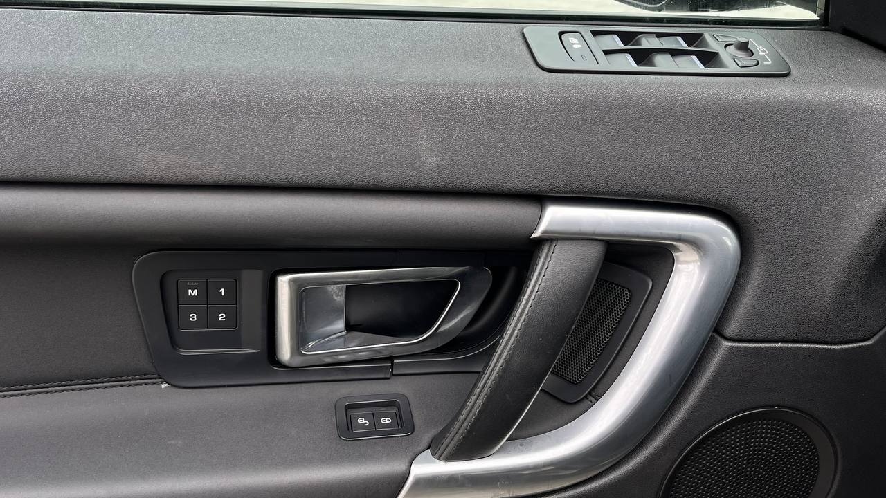 LAND ROVER DISCOVERY SPORT HSE 2015