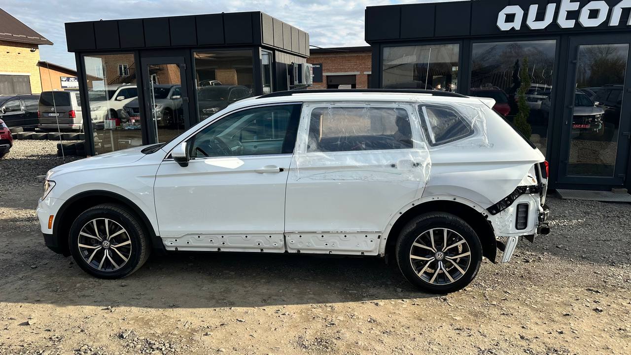 VOLKSWAGEN TIGUAN SE 2017