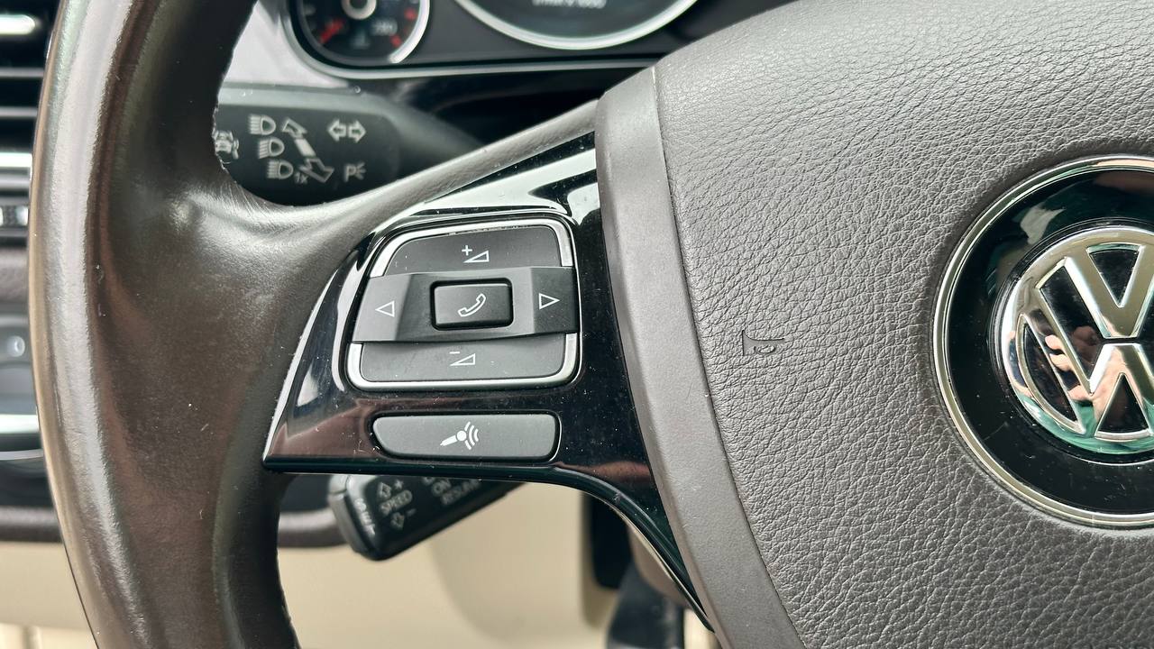 VOLKSWAGEN TOUAREG SPORT 2015