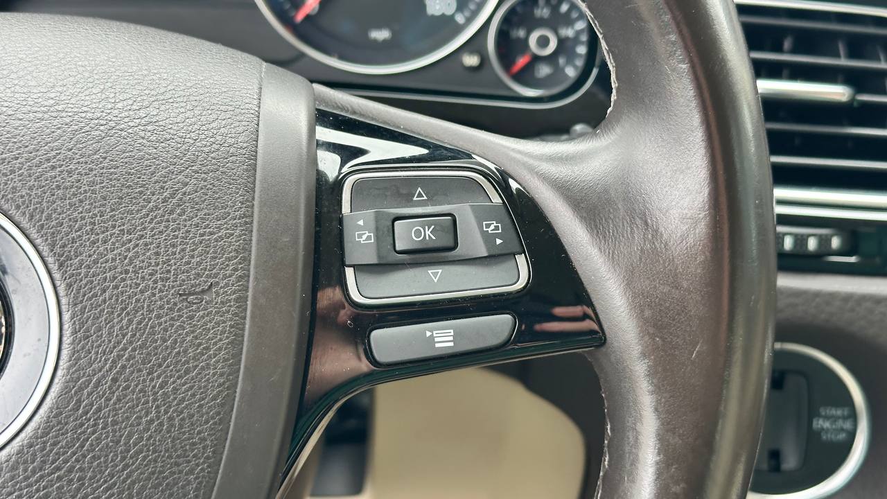 VOLKSWAGEN TOUAREG SPORT 2015