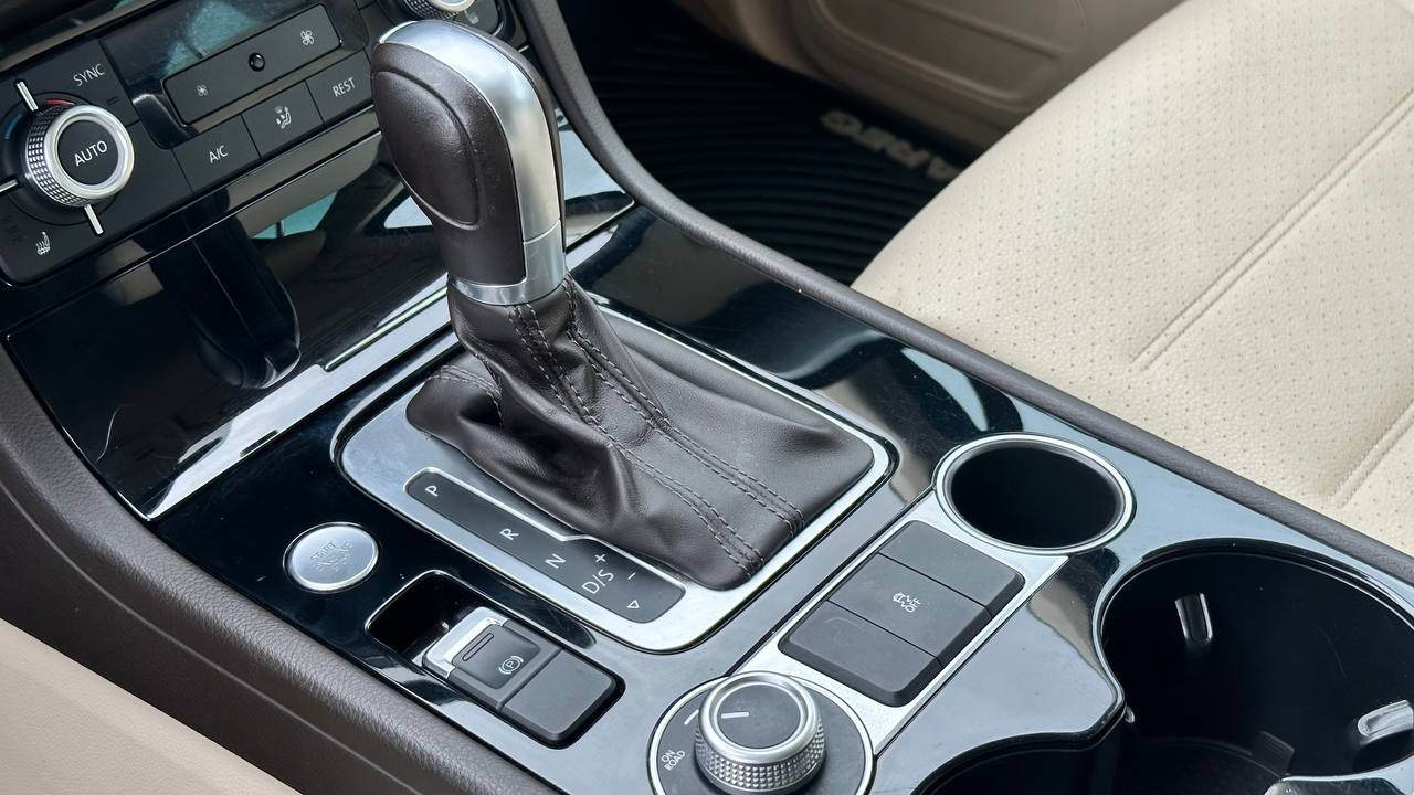 VOLKSWAGEN TOUAREG SPORT 2015