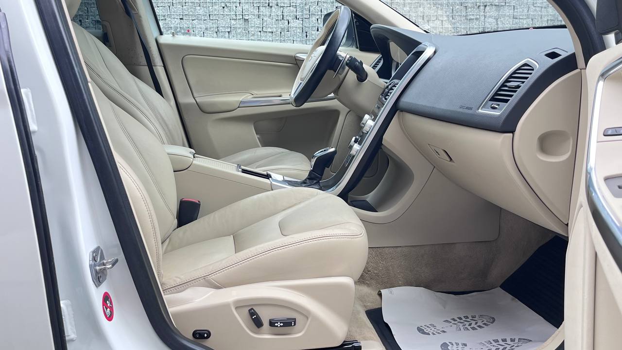 VOLVO XC60 T6 PREMIER 2014