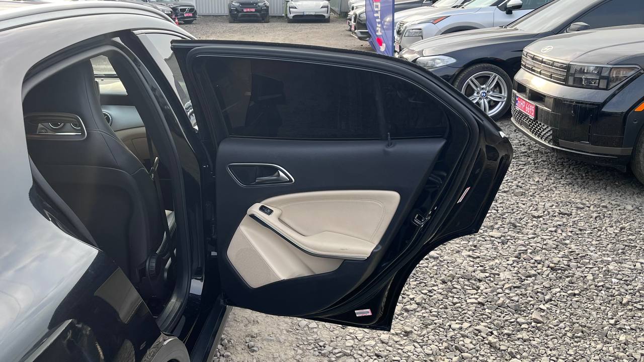 MERCEDES-BENZ GLA 250 2015