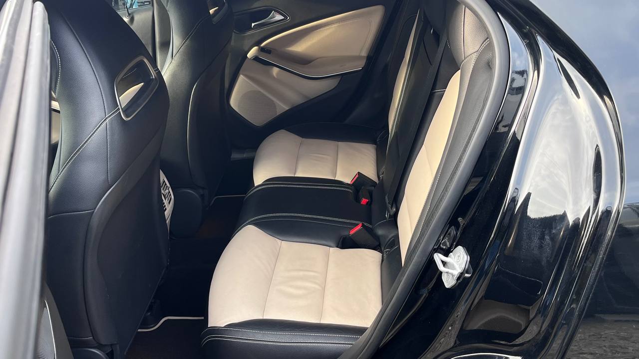 MERCEDES-BENZ GLA 250 2015