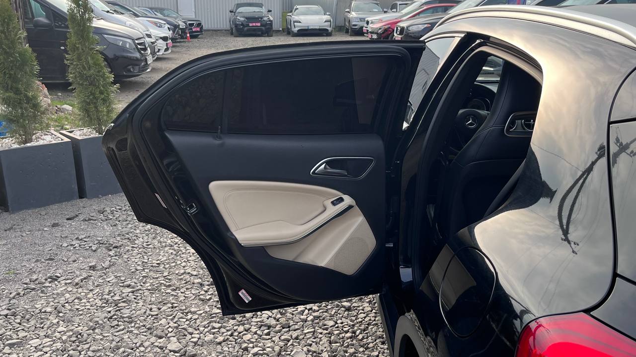 MERCEDES-BENZ GLA 250 2015