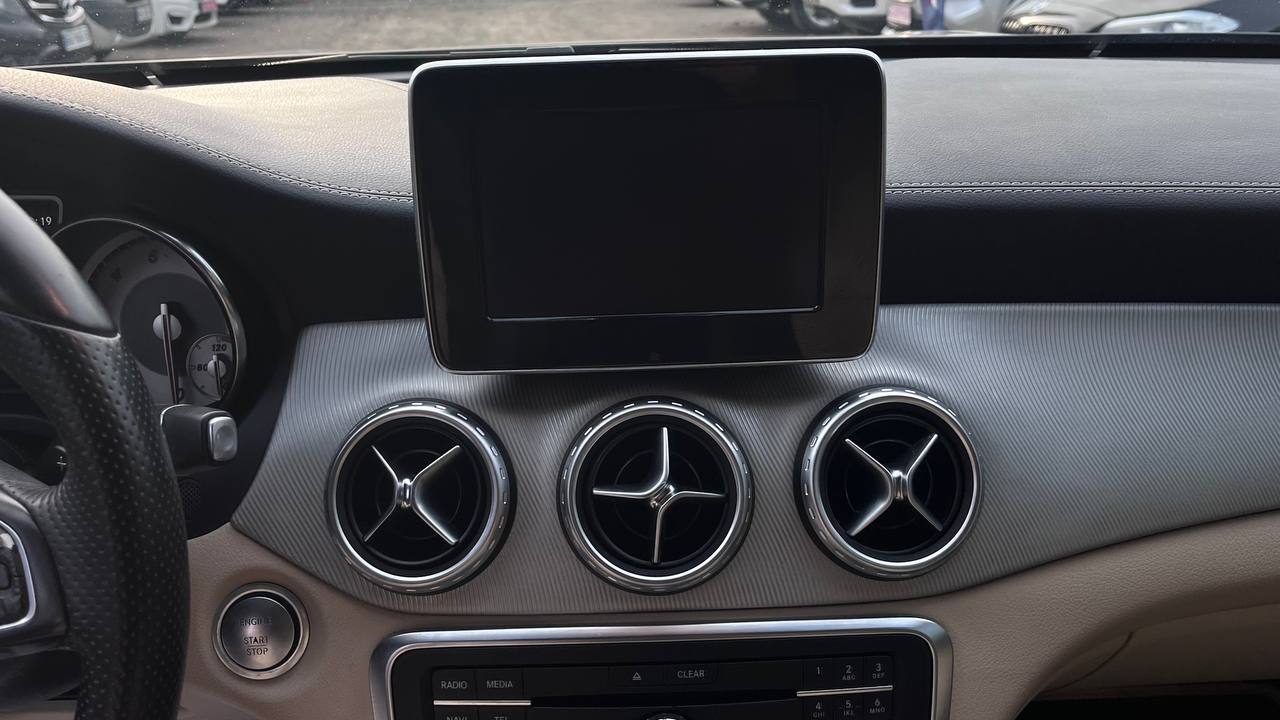 MERCEDES-BENZ GLA 250 2015