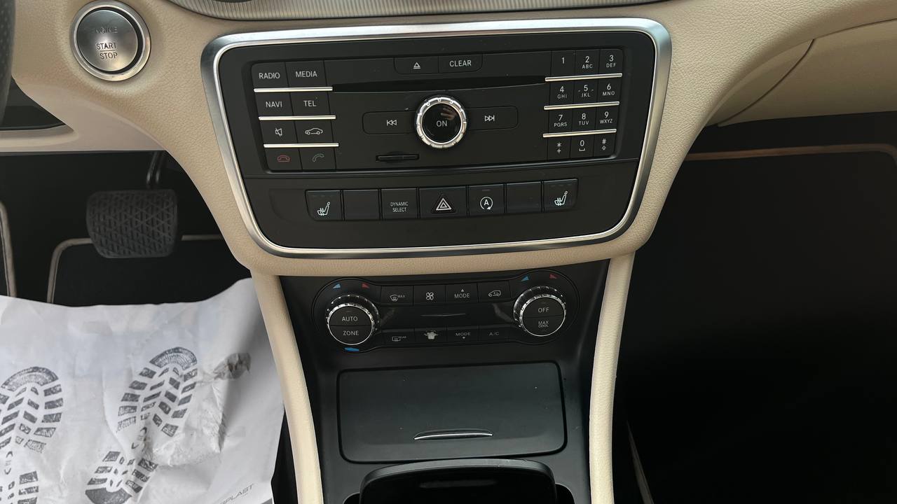 MERCEDES-BENZ GLA 250 2015