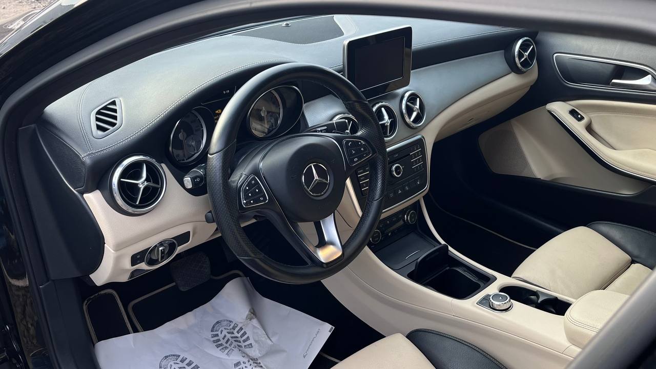 MERCEDES-BENZ GLA 250 2015