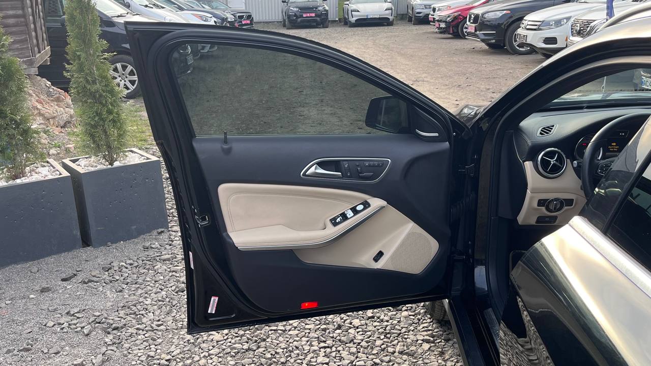 MERCEDES-BENZ GLA 250 2015