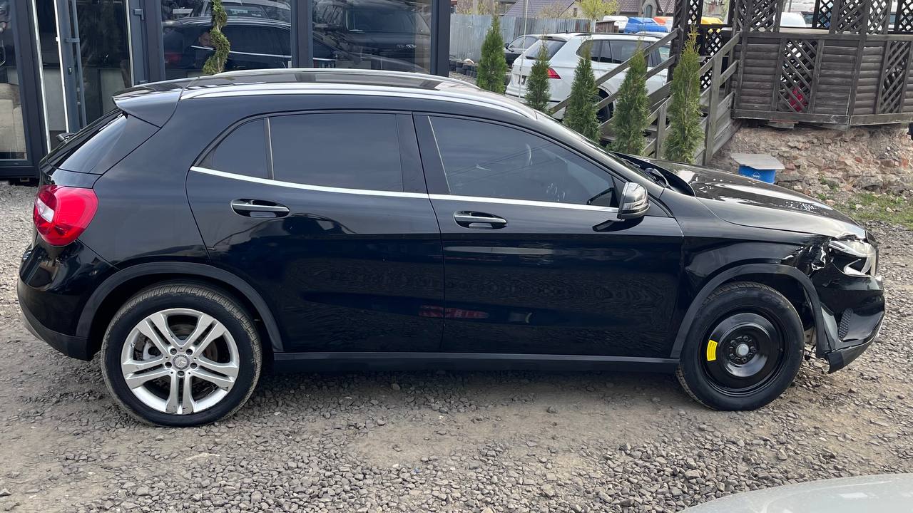 MERCEDES-BENZ GLA 250 2015