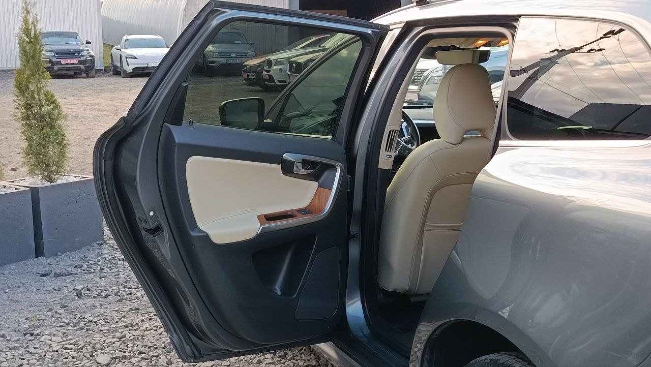 VOLVO XC60 T5 INSCRIPTION 2016